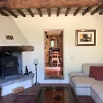 Stunning 2 Bed House 5 Mins From Ангьяри